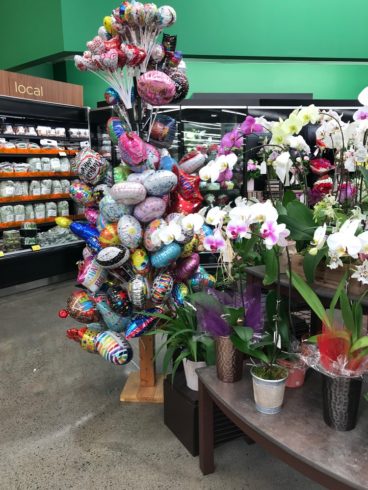 アメリカのスーパーマーケットに見る 花 バルーン の販売戦略 パーティーグッズ バルーンの Amscan アムスキャン